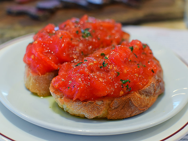 Barrafina signature dishes Pan con Tomate
Chipirones
Gambas Rojas